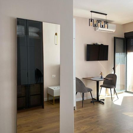 Central Bliss Studio Tirana Apartman Kültér fotó